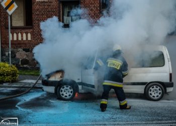Samochód stanął w płomieniach