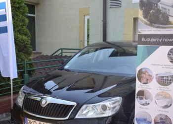 Dwa samochody dla stacji dializ