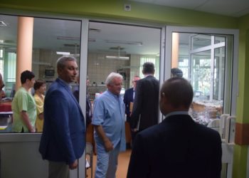 Dwa samochody dla stacji dializ