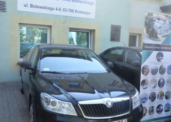 Dwa samochody dla stacji dializ