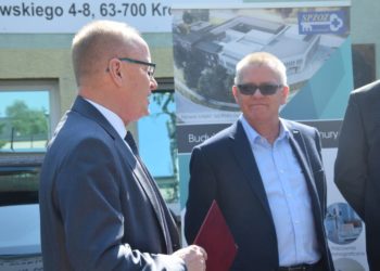 Dwa samochody dla stacji dializ