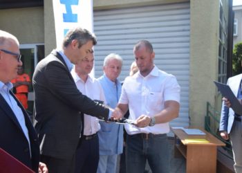 Dwa samochody dla stacji dializ