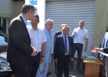 Dwa samochody dla stacji dializ