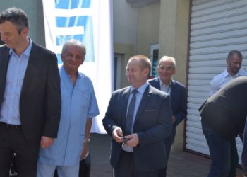 Dwa samochody dla stacji dializ