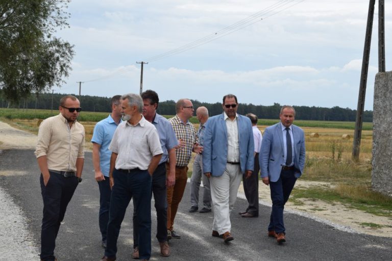Odebrano drogi gminne