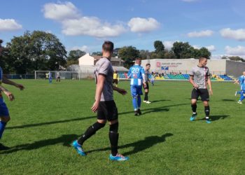 Z kontuzjowanym bramkarzem