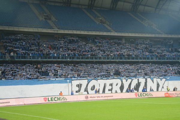 Wspierają drużynę, pamiętają o powstańcach