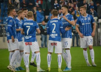 Wspierają drużynę, pamiętają o powstańcach