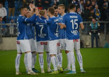 Wspierają drużynę, pamiętają o powstańcach