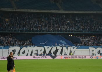 Wspierają drużynę, pamiętają o powstańcach