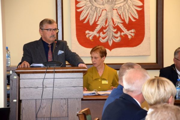 Czarne chmury nad samorządami?