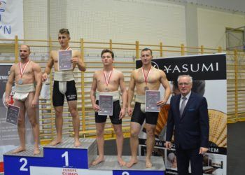 Pucharowe zmagania na dohyo
