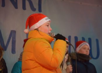 Mikołajki z rozświetloną choinką