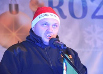 Mikołajki z rozświetloną choinką