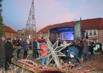 Mikołajki z rozświetloną choinką