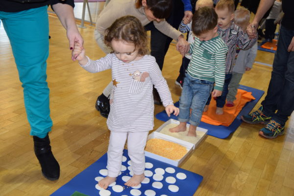 Zajęcia sensoryczne w Klubie Mam