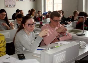 Warsztaty chemiczne dla młodzieży