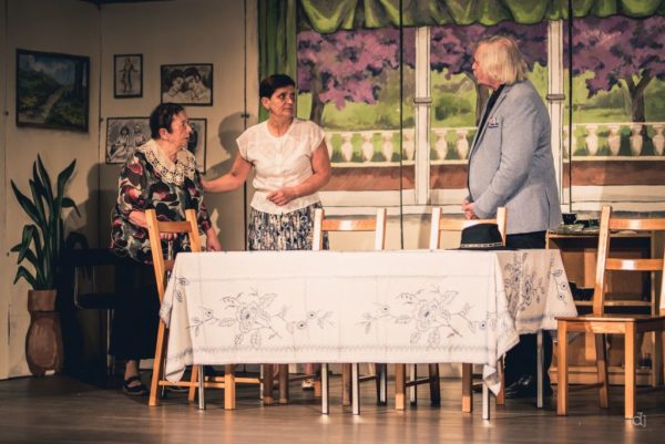 Drzewa umierają stojąc