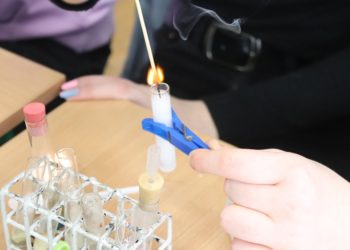 Warsztaty chemiczne dla młodzieży