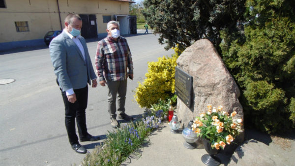 Samorządowcy odwiedzili miejsca pamięci