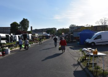 Handel na targowisku w pełnym zakresie