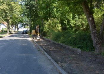 Utwardzanie pobocza na ulicy Stęszewskiego