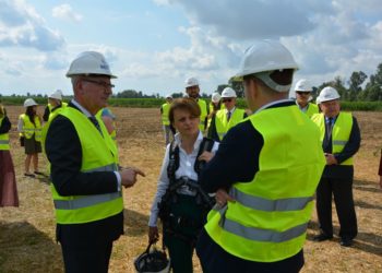 Wicepremier z wizytą w parku wiatrowym