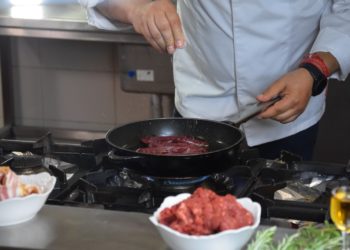 Kucharz, który kieruje się w pracy swoją życiową filozofią