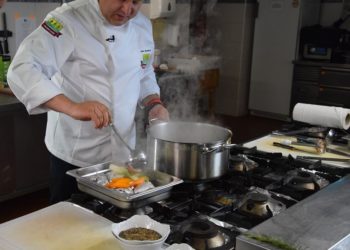 Kucharz, który kieruje się w pracy swoją życiową filozofią