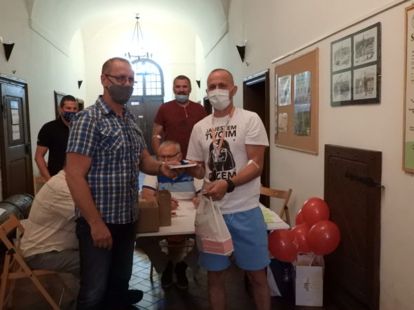 Podzielili się swoją krwią