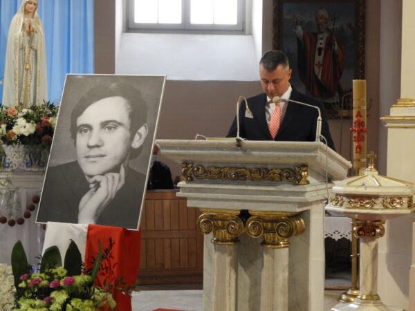 Krew męczenników buduje naszą wspólnotę Krew męczenników buduje naszą wspólnotę