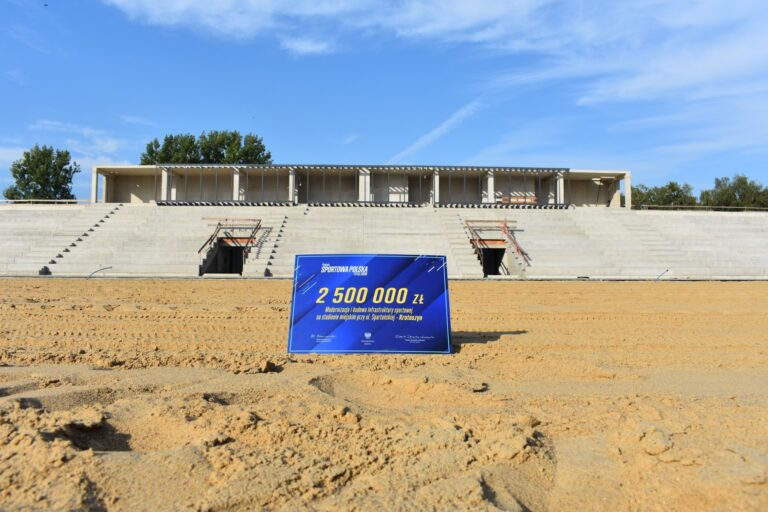 Umowa na dofinansowanie modernizacji stadionu podpisana