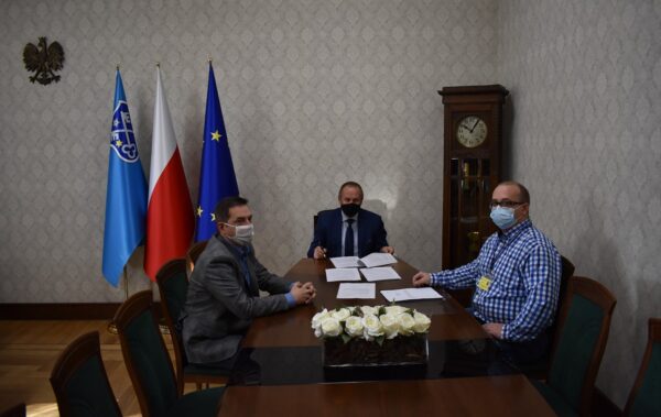 Umowa na dofinansowanie modernizacji stadionu podpisana