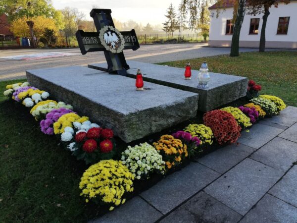 Gmina wsparła lokalnych sprzedawców kwiatów