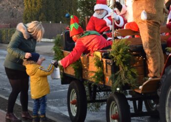 Świąteczny korowód gwiazdora