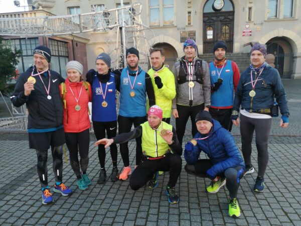 Dla Madzi pokonali trasę maratonu