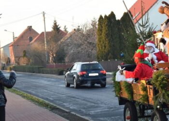 Świąteczny korowód gwiazdora