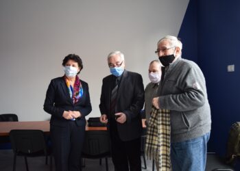 Uparcie szukają pomocy