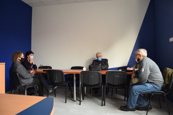 Uparcie szukają pomocy