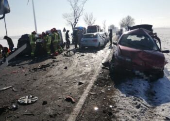 Wypadek z udziałem sześciu pojazdów
