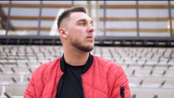 Wyraża siebie muzyką