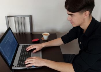 Zgłębiają i przekazują wiedzę ekonomiczną