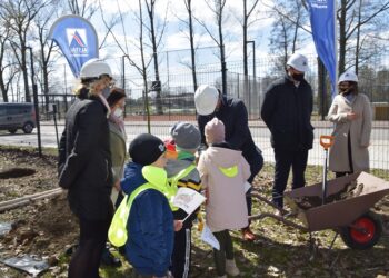 Uczcili święto Ziemi, sadząc klony