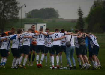 Worek z bramkami rozwiązał się w drugiej połowie Worek z bramkami rozwiązał się w drugiej połowie