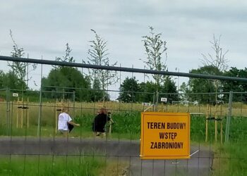 Teren jeszcze zamknięty, ale wandalom to nie przeszkadza
