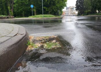 W trakcie ulew miasto jest sparaliżowane