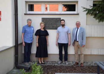 Wielki mural z Arkadym Fiedlerem