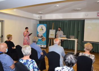 Wielki mural z Arkadym Fiedlerem