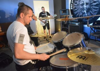 Wracają na scenę z przytupem