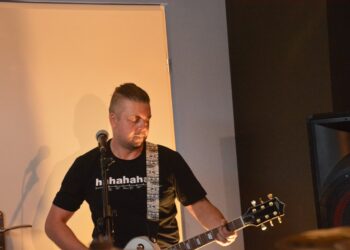 Wracają na scenę z przytupem